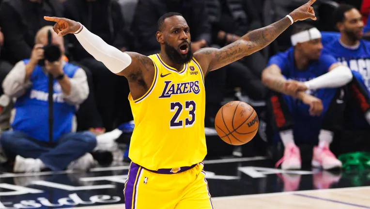 「詹皇」詹姆斯霸氣宣示:湖人不驚慌!NBA季後賽序幕湖人對陣金塊9連敗挑戰
