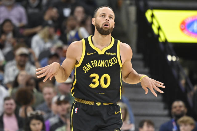 柯瑞與瓊斯的搞笑尬場:NBA裁判不吹回場違例?!