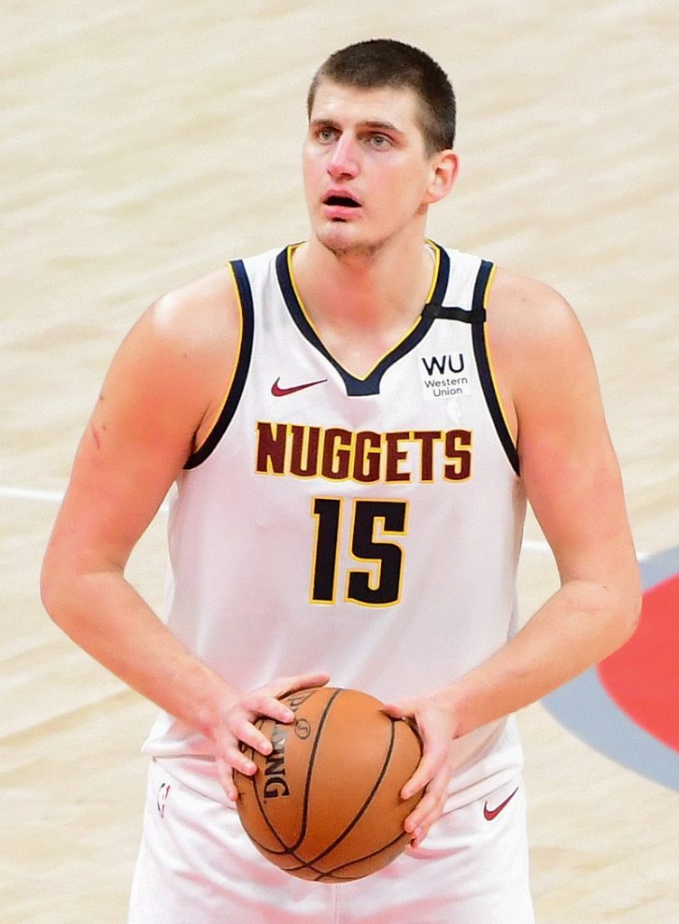 NBA/「MVP三度封王!」Jokic得獎當下反應讓球迷傻眼