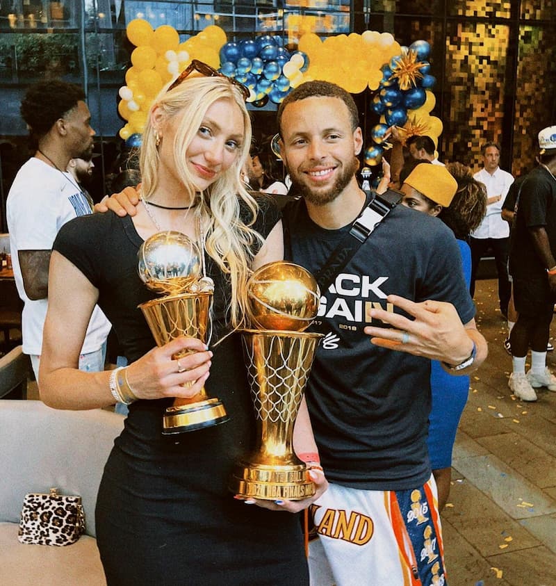 Curry 的妹妹 Cameron Brink 在 WNBA 的首秀中展現火辣造型,球場之外也是模特兒!