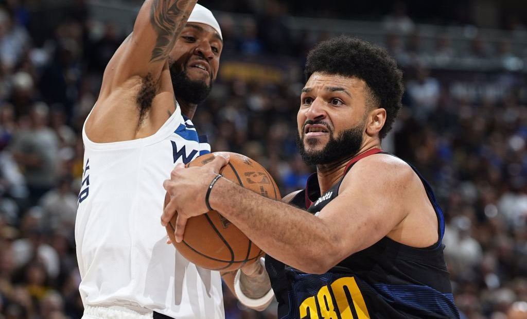 NBA季後賽爆料:金塊主將竟故意丟熱敷袋,引發球迷熱議